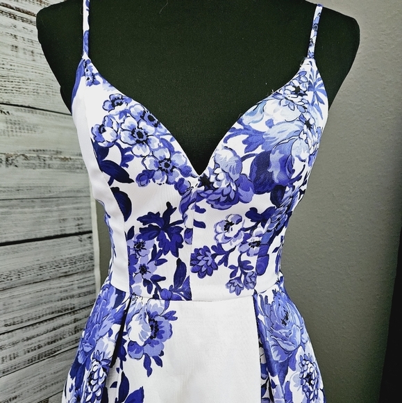 Stunning Windsor Floral Dress/ Gown - Picture 2 of 15